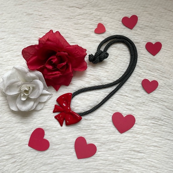 Y2K Vintage flying colors signed ceramic red bow black cord necklace - Picture 7 of 17